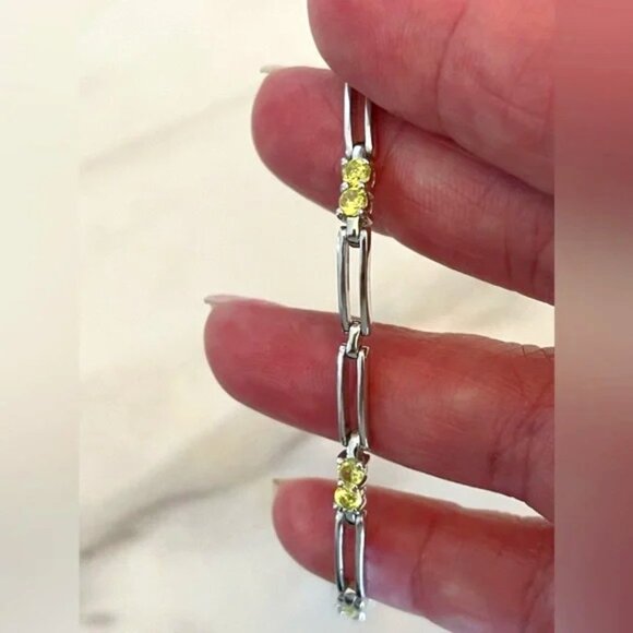 Sterling silver and peridot bracelet - Picture 1 of 3